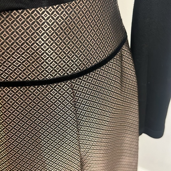 Ann Taylor Silk and Cotton Blend Gold Print and Faux Velvet Lined Skirt, Sz. 2. - Picture 3 of 12